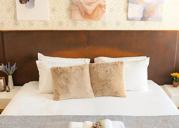 Great Balcony With 2 Beds Executive Unit Bangkok