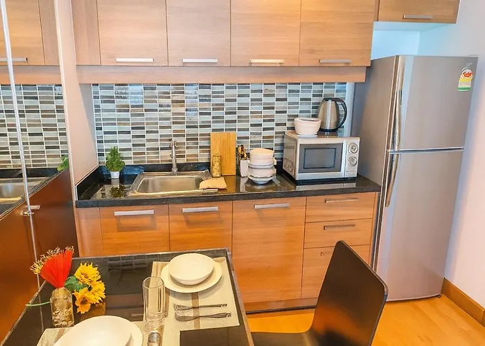 Great Balcony With 2 Beds Executive Unit Apartment Bangkok