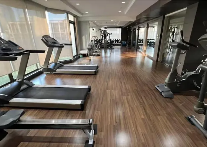 Great Balcony With 2 Beds Executive Unit Apartment
