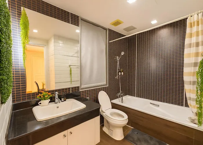 Great Balcony With 2 Beds Executive Unit Bangkok
